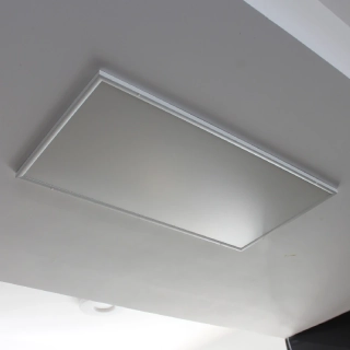 ByeCold | Stropní infrapanel | Ultratenký | 700W | 103x63 cm | Bez termostatu | Výhřevnost 12,5m² | HH1006